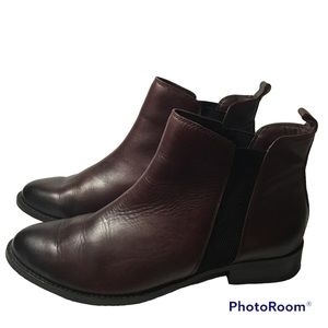 Gianni Bini Women’s Burgandy Leather Pull On Ankle Booties Size 9 NWOT